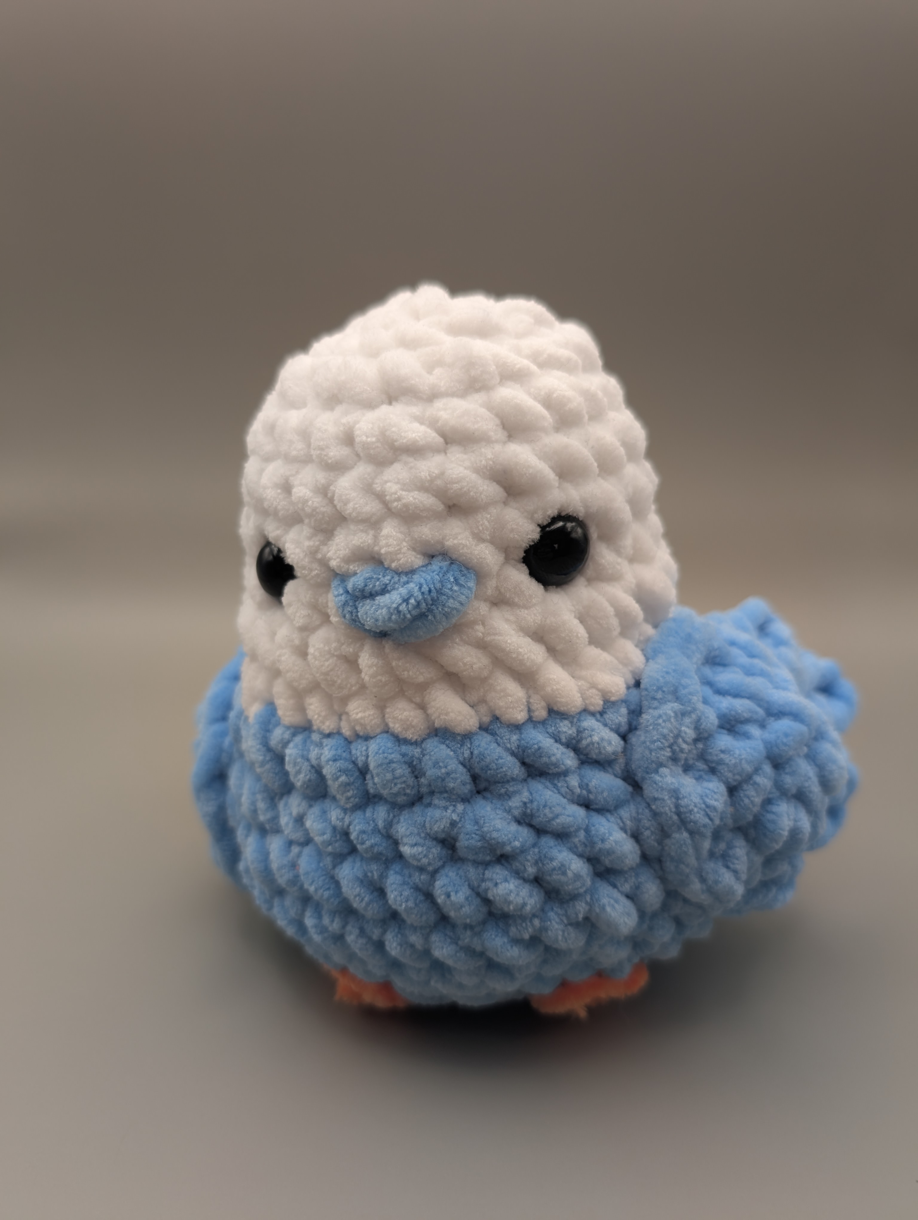 Handgemachte gehäkelte Amigurumi Figur aus Plüschgarn von Pined